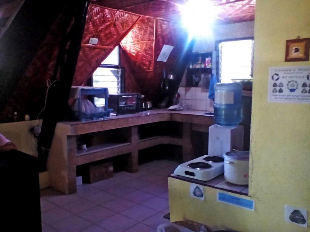 Lennon'S Place Backpacker Hostel Panglao Rum bild