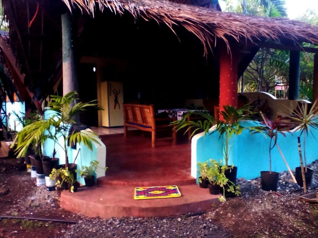Lennon'S Place Backpacker Hostel Panglao Exteriör bild