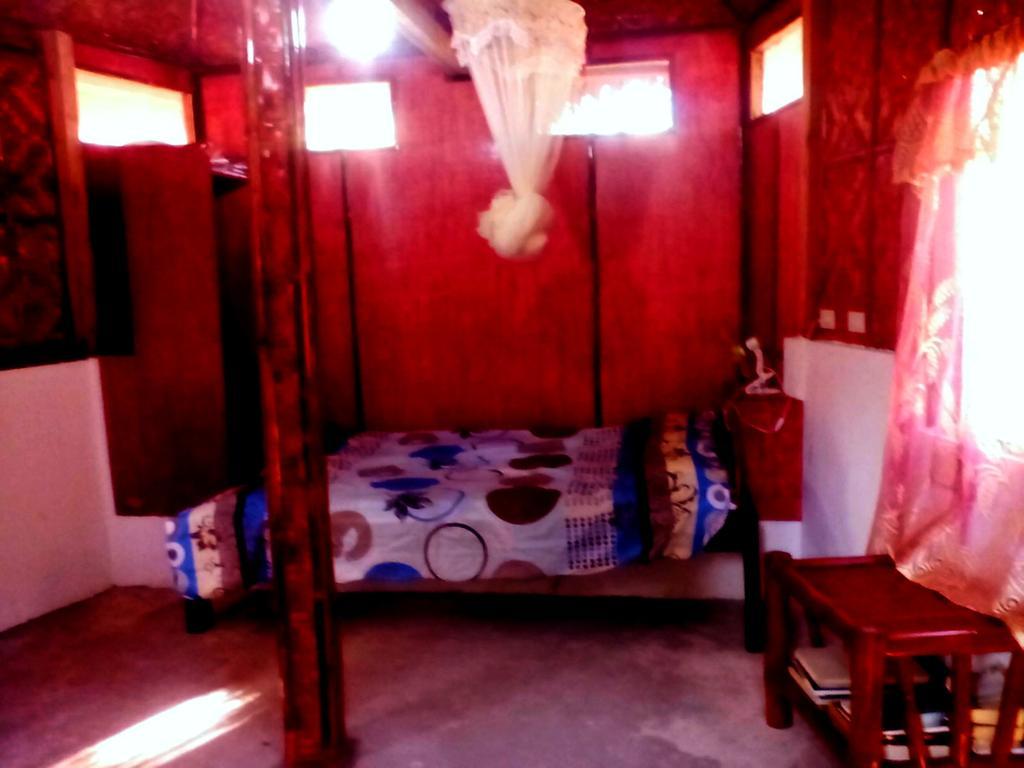 Lennon'S Place Backpacker Hostel Panglao Exteriör bild