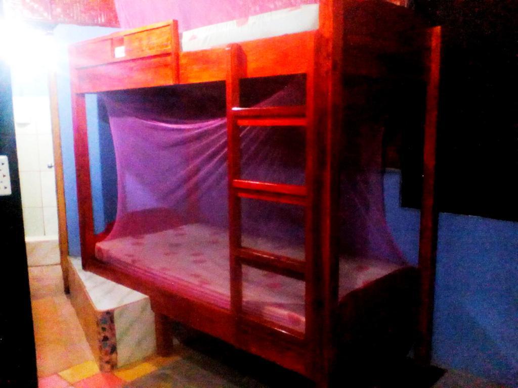 Lennon'S Place Backpacker Hostel Panglao Exteriör bild