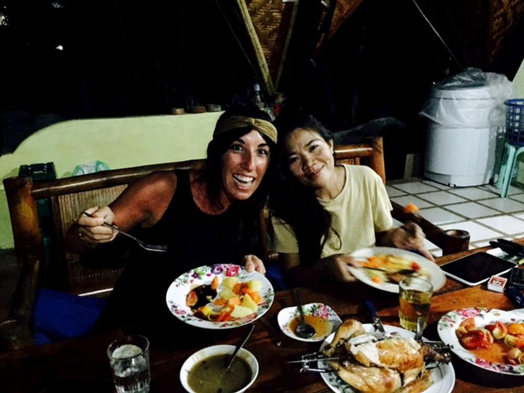 Lennon'S Place Backpacker Hostel Panglao Exteriör bild